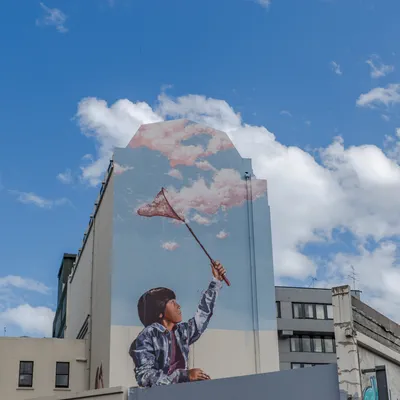 Chasing the Thin White Cloud, 149 Rattray Street